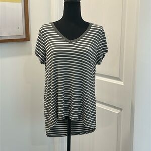 Cable & Gauge Green and White Striped V-Neck Shirt Top LARGE